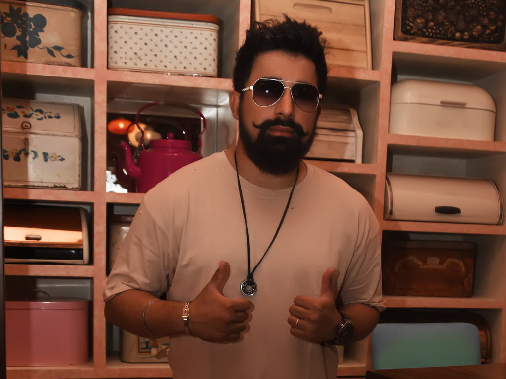 Bollywood Movies Where Men Flaunted Their Accessories!