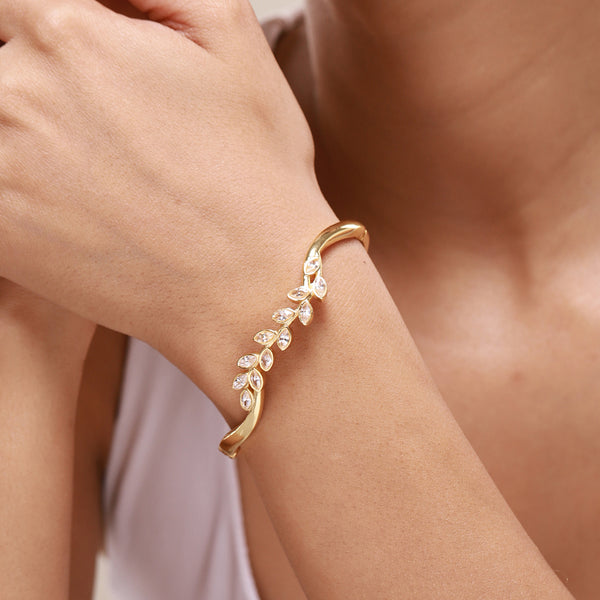 Leafy Affair Orelia Drape Openable Bracelet | Gold Leaf Drape