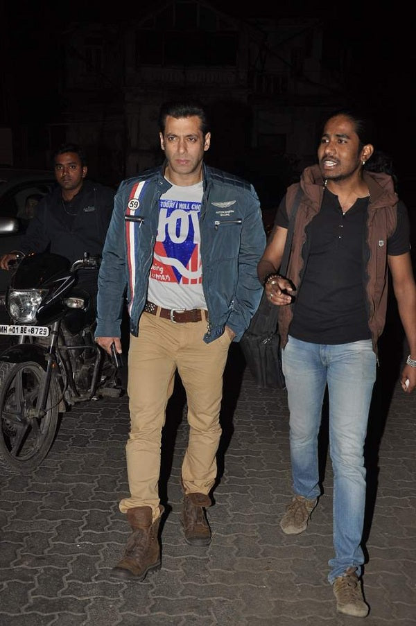 Salman Khan shows why he is called the man with a "Gold Heart"