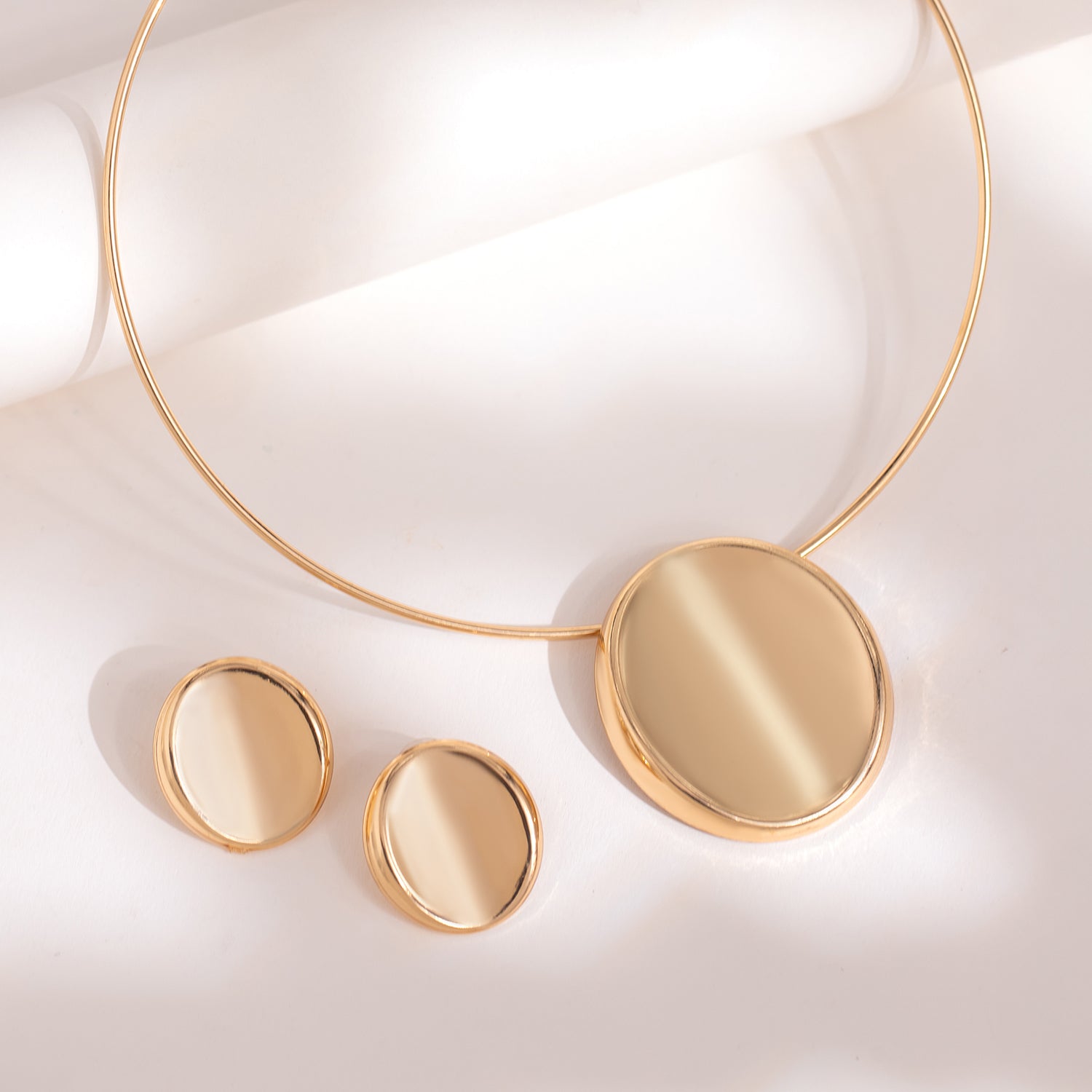 Blume Golden Orbit Minimal Luxe Pendant Set
