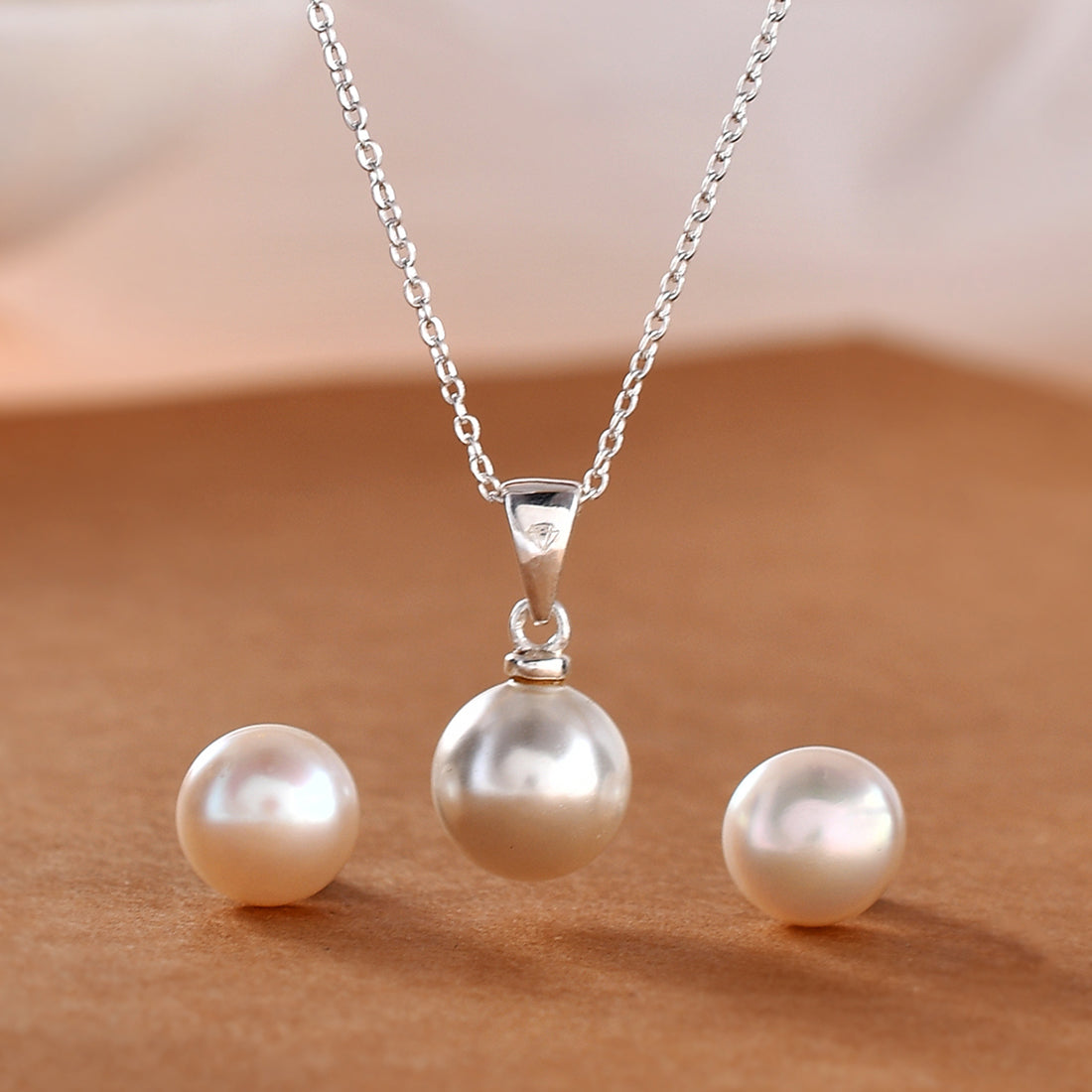 925 Sterling Silver White Pearls Pendant Set