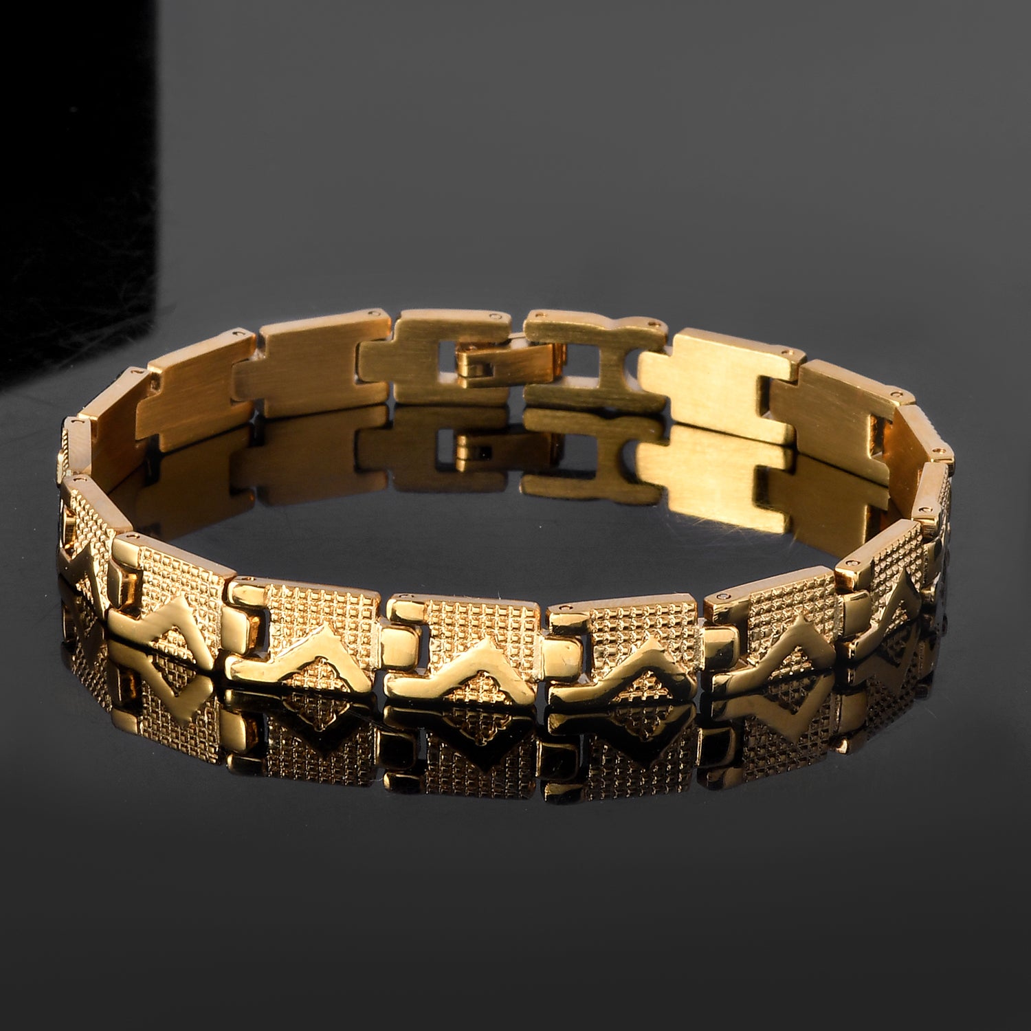 Signature Gold Rush Mens Bracelet – VOYLLA