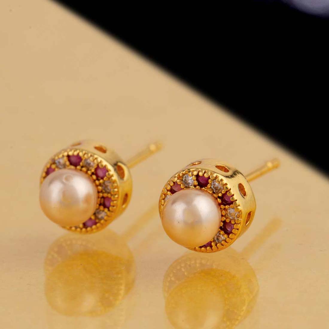 Stud Earrings with Gems and Pearl