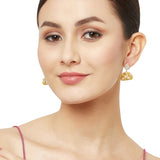 Yellow gold earrings with traditional design