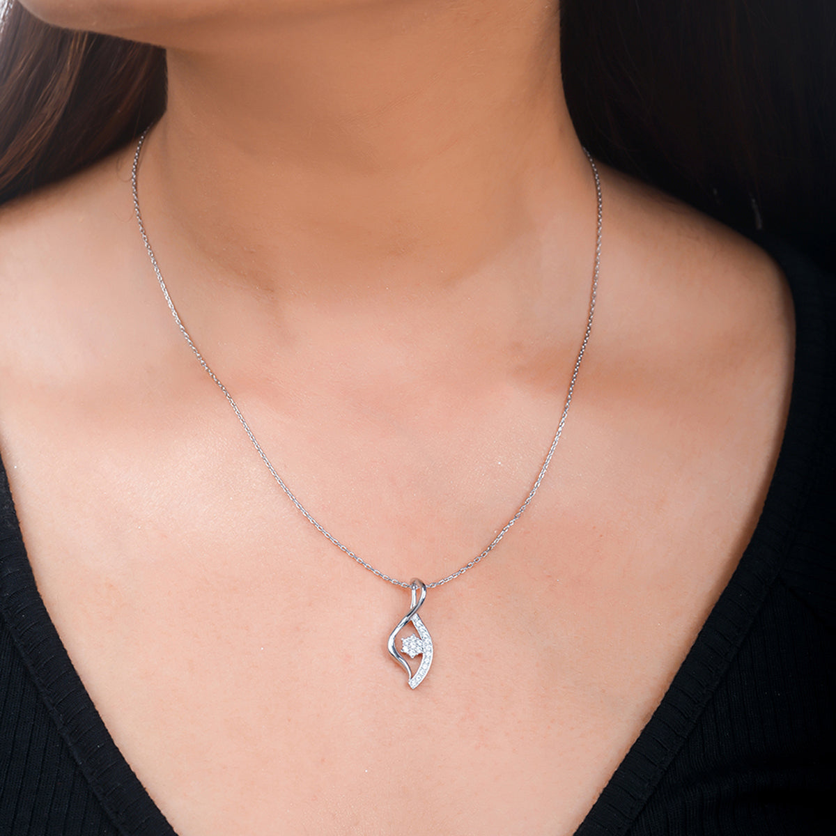 925 Sterling Silver American Diamond Leaf Pendant with Chain – VOYLLA