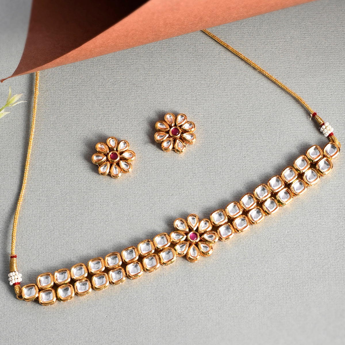 Kundan Elegance Floral Choker Jewellery Set – VOYLLA