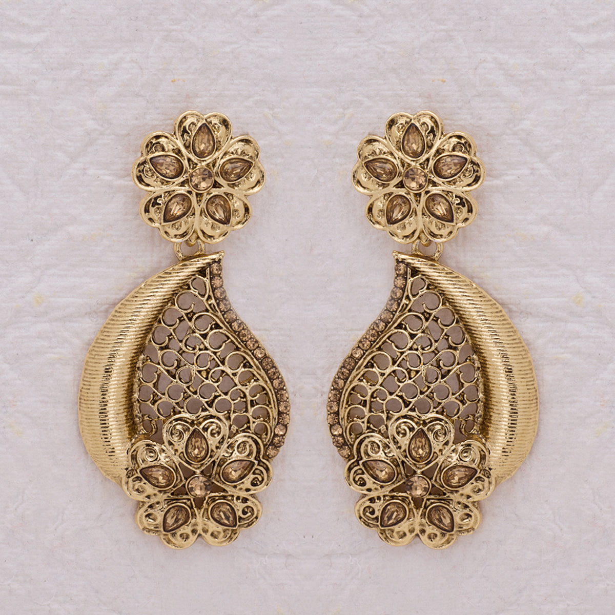 Artistic Paisley Earrings with Floral Motifs