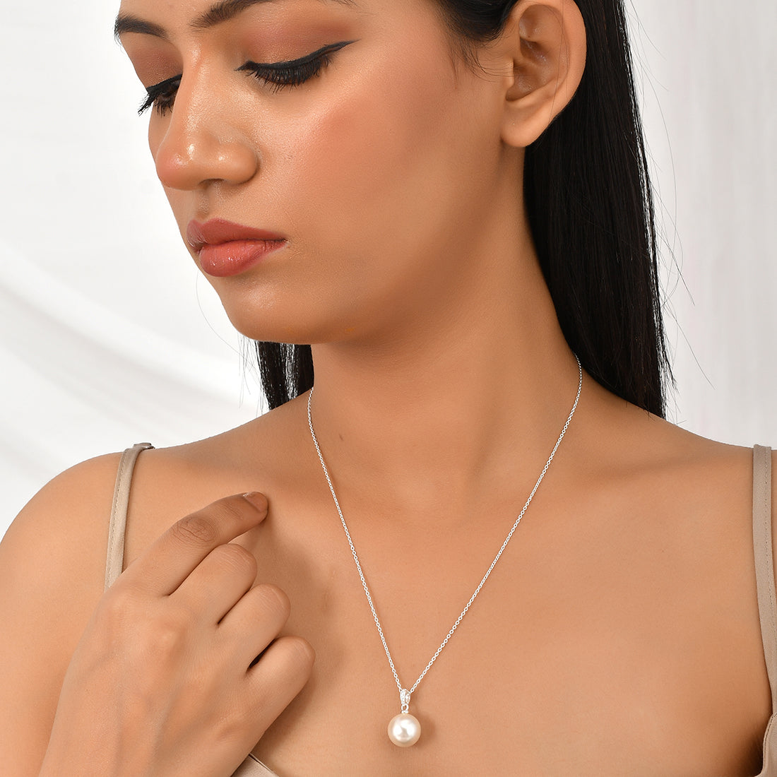 Pissara by Sukkhi Gleaming 925 Sterling Silver Pendant With Chain For -  Sukkhi.com