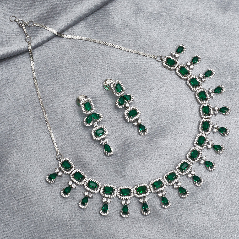 Buy Karatcart Kundan Green Stone Necklace Set with Earrings and Mangtikka  Online