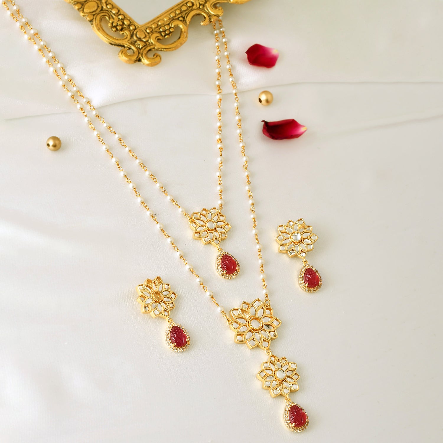 Heer Jasmaira Layered Pendant Necklace Set